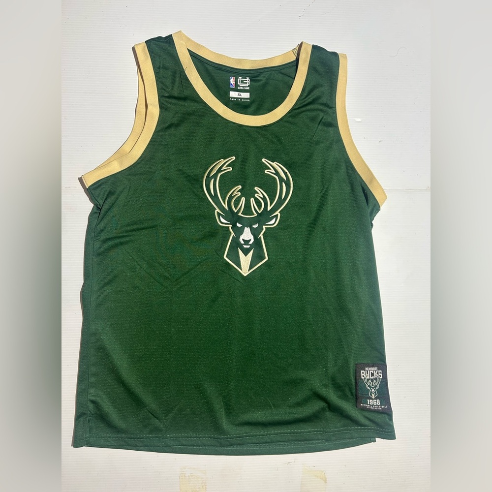 Giannis Antetokounmpo #34, Milwaukee Bucks jersey, Men Size XL ,in the team's